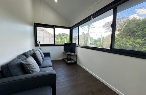 East Brisbane Casa | KozyGuru | East Brisbane | 3 Bedroom APT