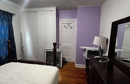 Hartford Casa | Charming 3-bedroom house with WiFi and AC in Hartford