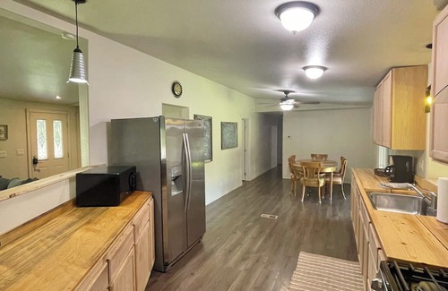 Squaw Valley Casa | Spacious Private 3bdr 2 bath Squaw Valley/Dunlap·WiFi·AC·lawn·Kings Cyn Ntl Park