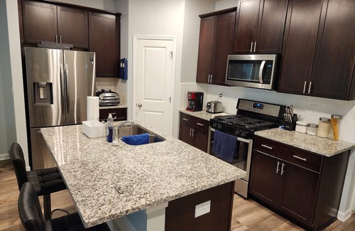 Lilburn Casa | Charming 3-bedroom townhome in Lilburn with WiFi, AC