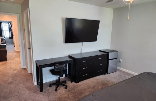 Lilburn Casa | Charming 3-bedroom townhome in Lilburn with WiFi, AC