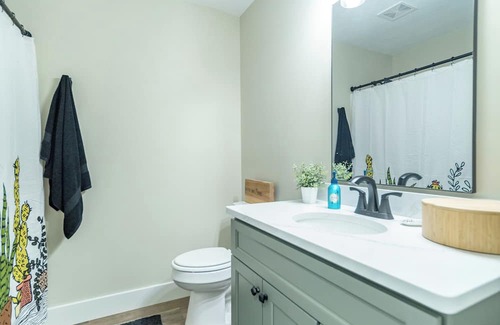 Opelika Casa | Conveniently located to Downtown Opelika, RTJ Golf Course, and Auburn University