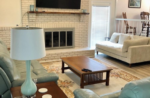 Powdersville Casa | 15Min to Dwntwn Greenville/35 to Clemson/1 1/2Hrs to Asheville-Sleeps 13