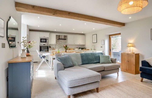 Monmouth Casa | The Cart Shed - Three Bedroom House, Sleeps 5