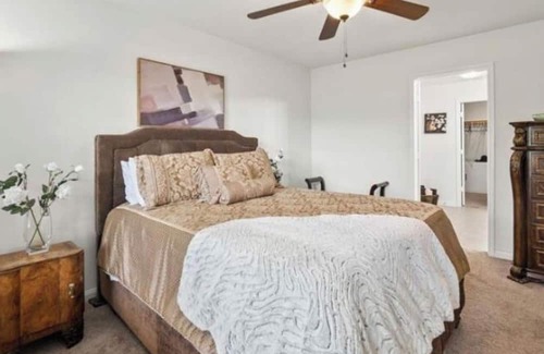 Bastrop Casa | Charming 3-bedroom house with excellent WiFi and super cold AC in Bastrop