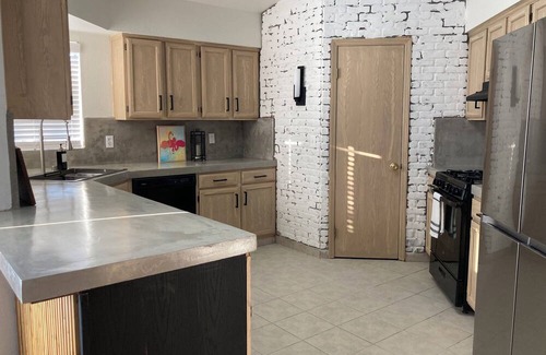 Lemoore Casa | Family friendly, pet-friendly Casa in heart of Lemoore