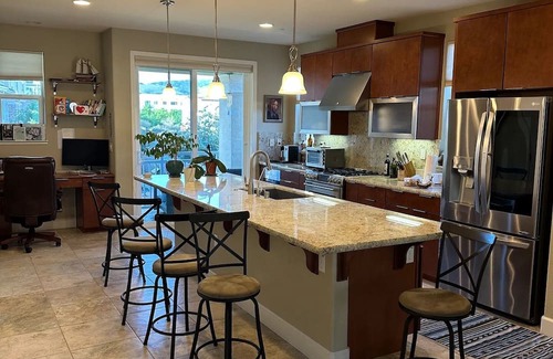 Edenvale Casa | Spacious 4-bedroom townhome with AC/pool/fitness room in charming San Jose