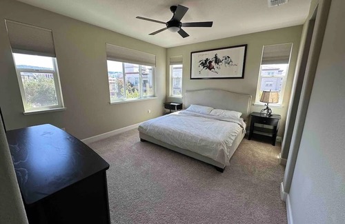 Edenvale Casa | Spacious 4-bedroom townhome with AC/pool/fitness room in charming San Jose