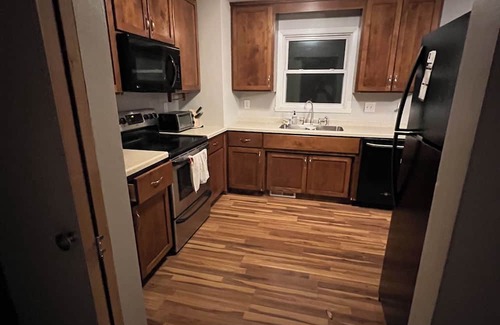 Appleton Casa | Clean two-bed house with garage.