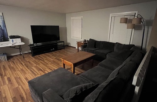 Appleton Casa | Clean two-bed house with garage.