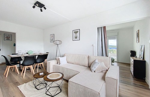 Contrexeville Apartamento | Appartement Charmant Avec Balcon Proche des Thermes