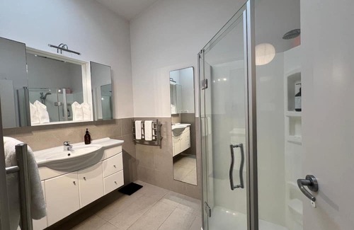 Narrow Neck Casa | If you want to be close to the beach.