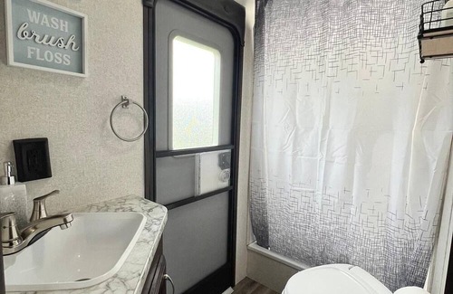 Stroudsburg Casa | Cozy 2-bedroom RV in awesome Stroudsburg with AC, WiFi