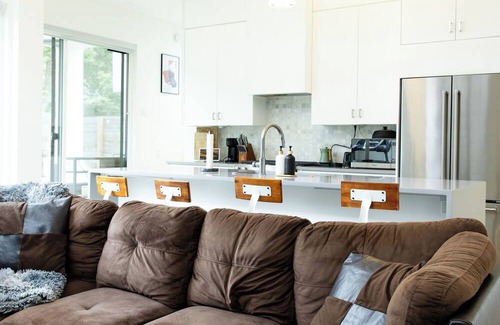 Galindo Casa | Stylish Retreat: Incredible Views & Vintage Vibes