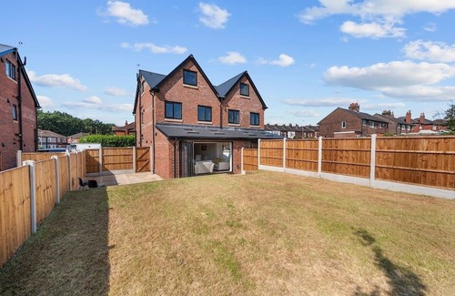 Walkden Casa | Stylish: Luxurious Modern House