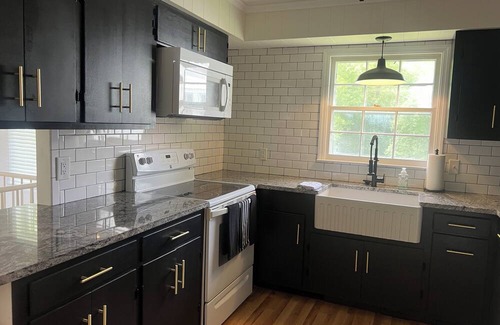 Mount Vernon Casa | Charming 2-bedroom house with AC and WiFi in downtown Ailey
