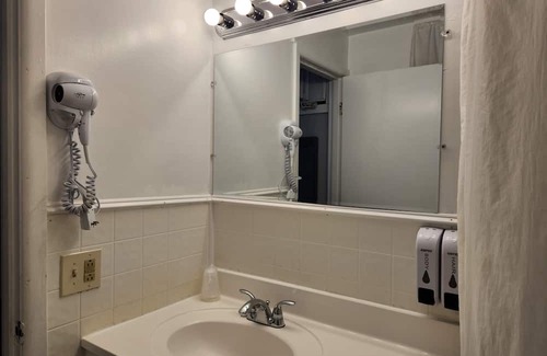 Lake George Casa | Charming 1-bedroom hotel with AC and WiFi in wonderful Lake George
