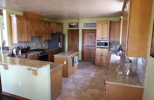 Show Low Casa | New Listing! Luxury cliff-side retreat. Isolated & Serene with EPIC views.