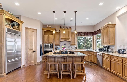 Lake Arrowhead Chalet De Esquí | Enchanted Lakeside Castle 4BR/6BA/2LR 5009SQ FT Hot Tub And Scenic Lake Views