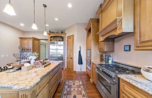 Lake Arrowhead Chalet De Esquí | Enchanted Lakeside Castle 4BR/6BA/2LR 5009SQ FT Hot Tub And Scenic Lake Views