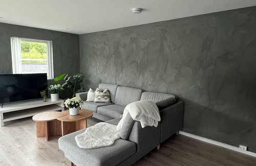 Kvinesdal Apartamento | Cool 2-bedroom apartment in Kvinesdal with WiFi