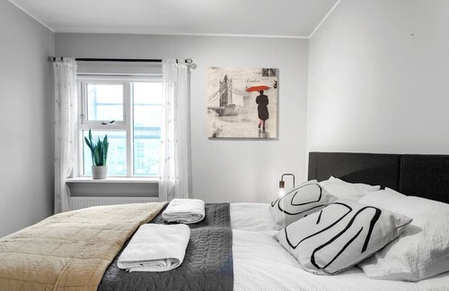 Downtown Apartamento | Charming Apartment w/ Free Parking + Netflix.