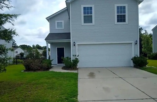 Burton Casa | 3-bedroom house in charming Beaufort with a Loft, AC, WiFi. Enjoy your stay