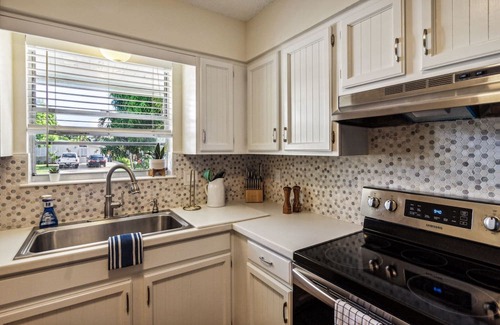 Stuart Casa | Coastal Comfort: 3br House In Stuart City 3 Bedroom Home by RedAwning