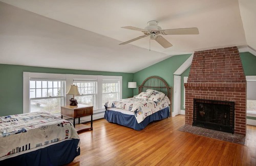 Sullivan Cabaña | Maine 6 BR summer cottage