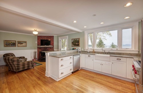 Sullivan Cabaña | Maine 6 BR summer cottage