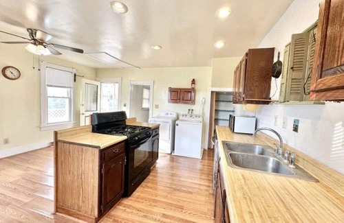 Danville Casa | Charming 3-bedroom townhome with AC, WiFi in enchanting Danville