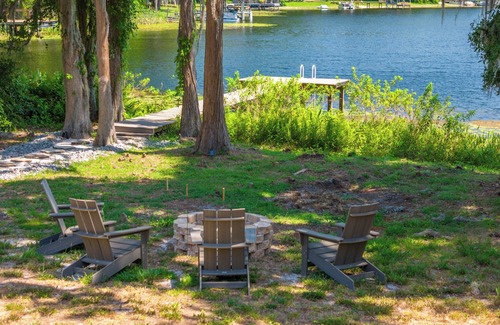 Odessa Casa | Serene Lakefront Retreat: Unwind on Lake Wood