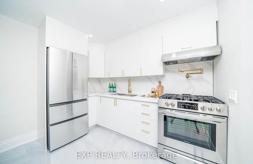 Oakwood Village Casa | Detached Home w/ private Backyard - Midtown Toronto - Quiet Street - Accesible