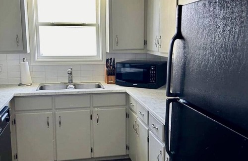 Summerside Casa | Centrally located Newly renovated 2 bedroom, 1bath washer dryer large back yard