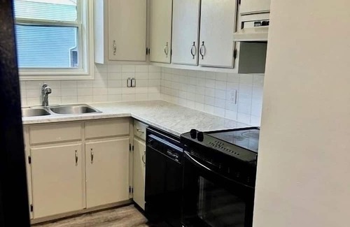 Summerside Casa | Centrally located Newly renovated 2 bedroom, 1bath washer dryer large back yard