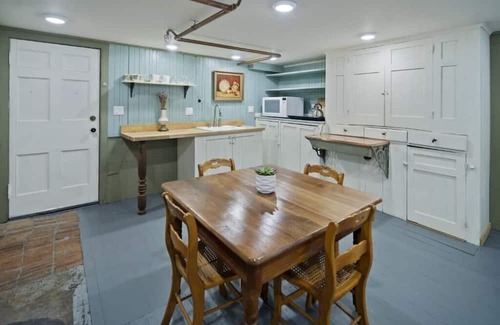 Ithaca Apartamento | Charming Studio in Historic Downtown Ithaca