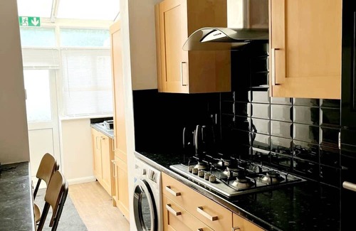 Broad Green Casa | Cosy Single Room 10 mins from vibrant East Croydon!