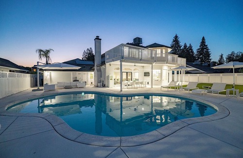 Visalia Villa | Executive Housing - Charming 4-bedroom villa with fitness room, WiFi