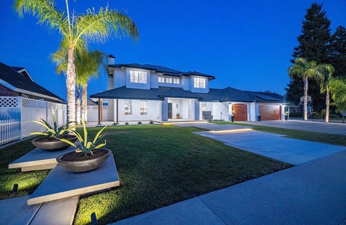Visalia Villa | Executive Housing - Charming 4-bedroom villa with fitness room, WiFi