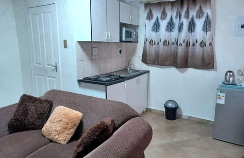 Greater Johannesburg Metropolitan Area Casa | Ogans Stylish 1 BedRoom Apartment - Self-Cateringnn