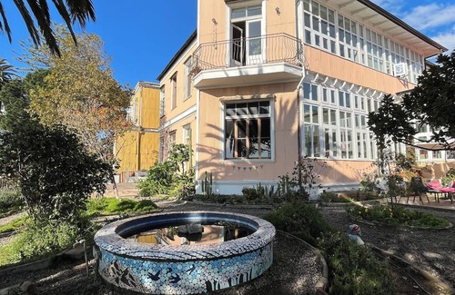 Cerro Concepcion Apartamento | Enjoyable 1-bedroom apartment in Valparaíso with garden