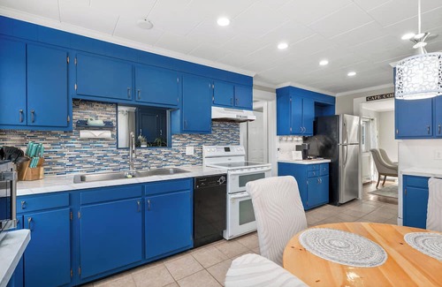 Sagamore Casa | Pool and Playground in Sagamore Ma