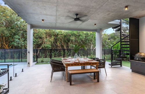 Warana Casa | Luxurious Waterfront Home