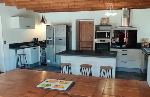 Thevet-Saint-Julien Casa | Holiday Home 'La Pouzerie' with Private Pool, Private Terrace and Wi-Fi