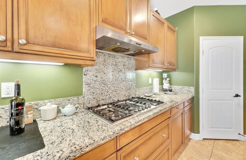 Woodcrest Casa | 5 bed rooms 3.5 bathroomnPool tablenHome theaternFire place indoor /outdoor