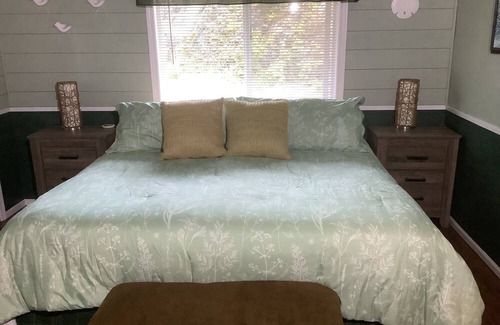 Ketchikan Casa | Cozy 3-bedroom house in fantastic Ketchikan with WiFi and view of Clover Island