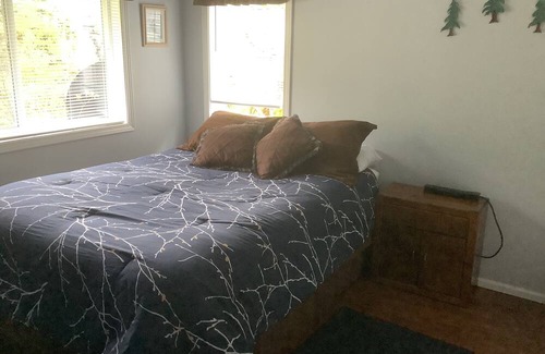 Ketchikan Casa | Cozy 3-bedroom house in fantastic Ketchikan with WiFi and view of Clover Island