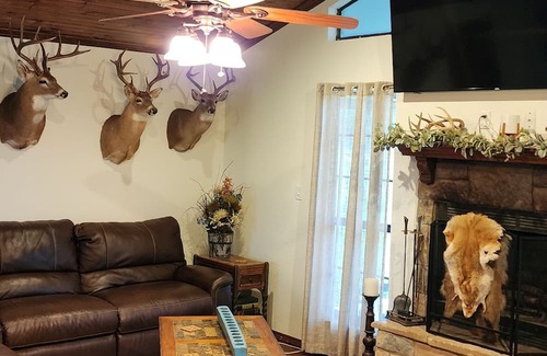 Stringtown Casa | Cozy 3-bedroom home between 2 lakes. Hunting, fishing and much more.
