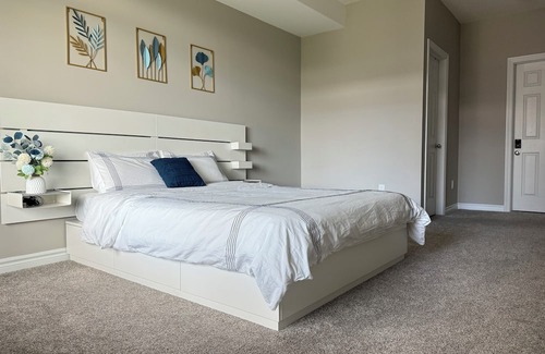 Guelph Casa | Entire Luxury Condo Townhouse