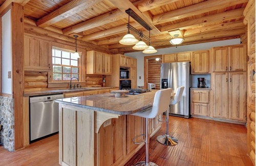 Burnet Cabina | EHAD RANCH 3-bedroom cabin in the Hill Country of Texas